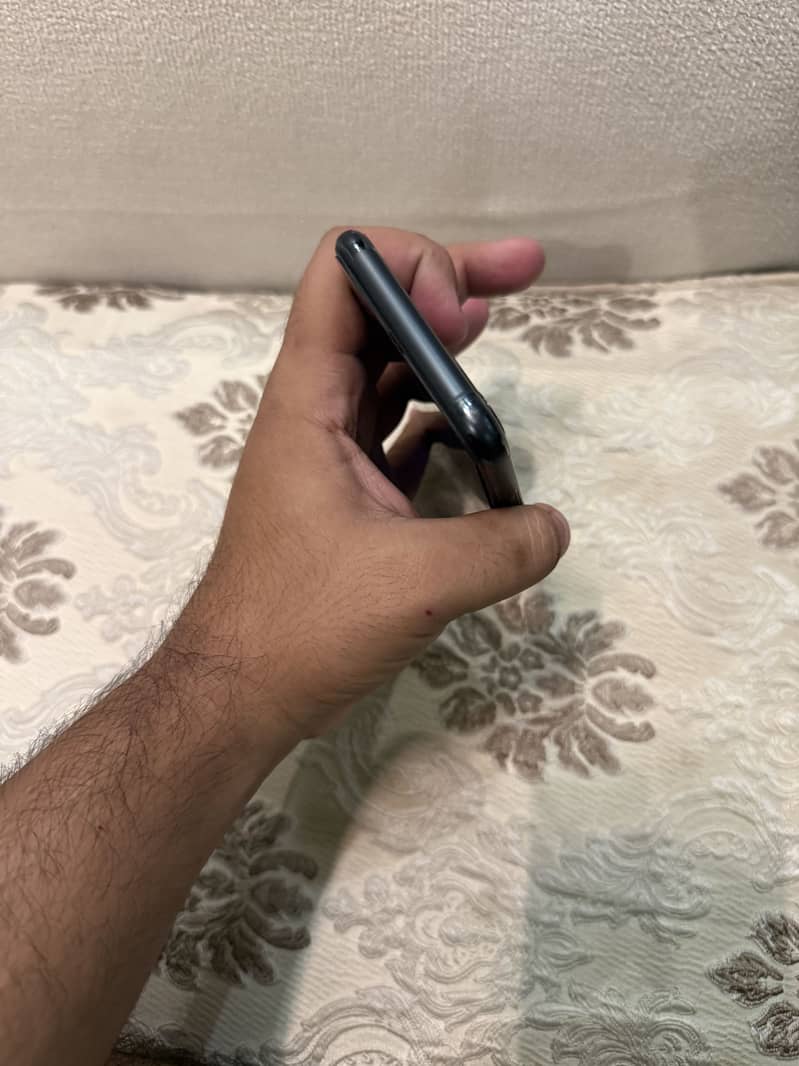 Apple iPhone 11 Pro 4
