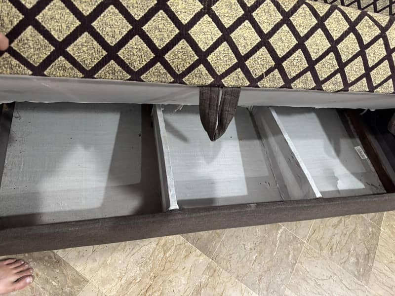 sofa cumbed with storage space 2