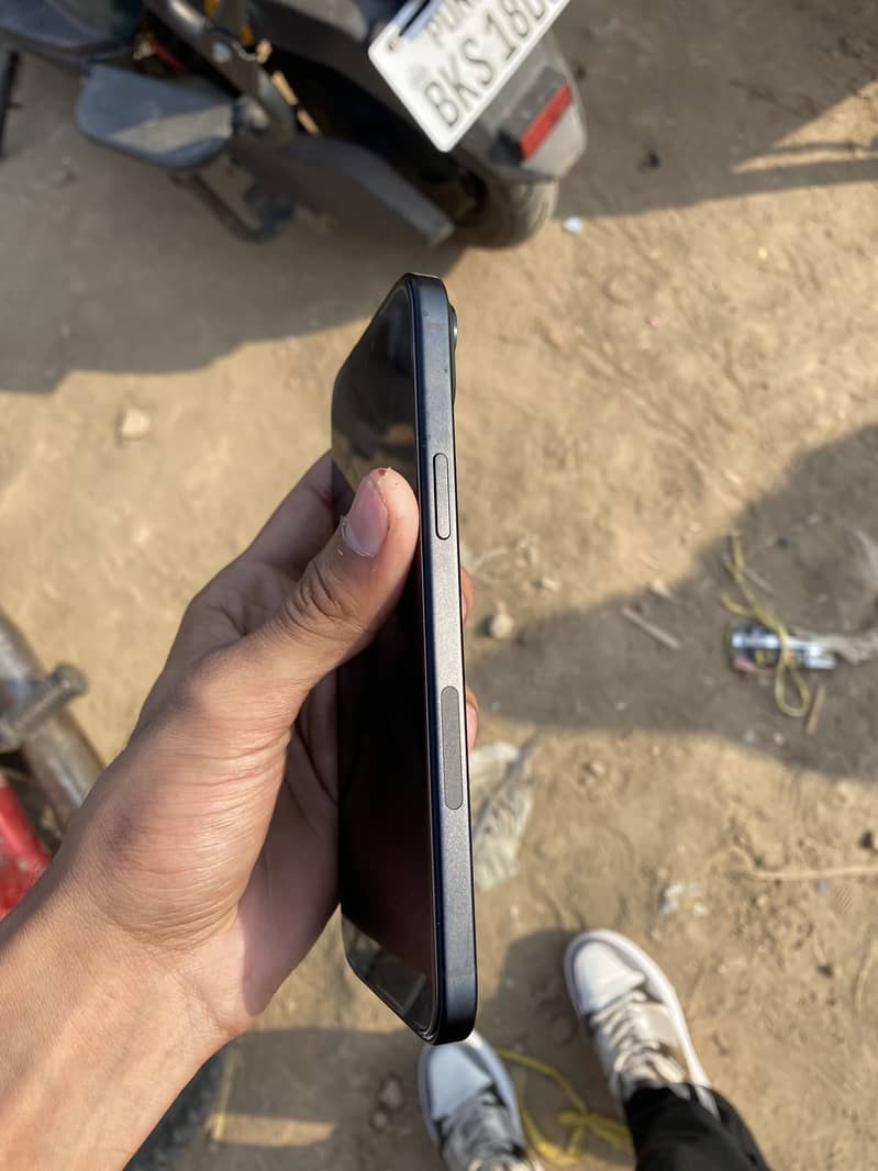 Apple iPhone 15 plus 3