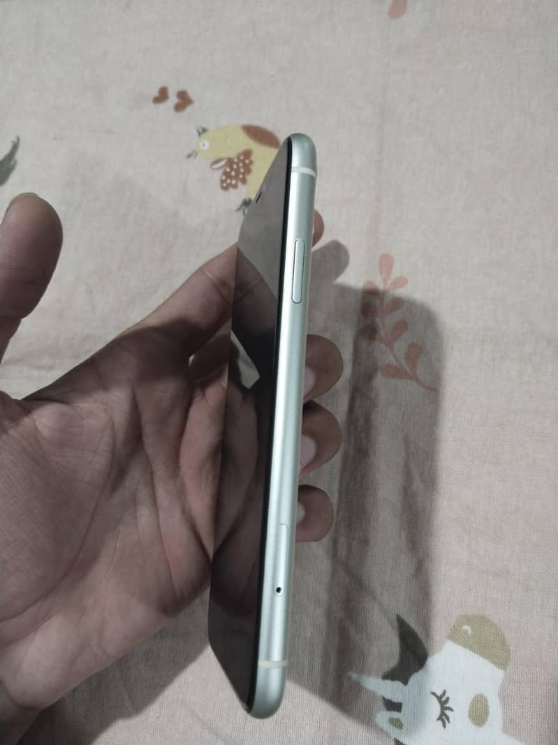 Apple iPhone 11 10