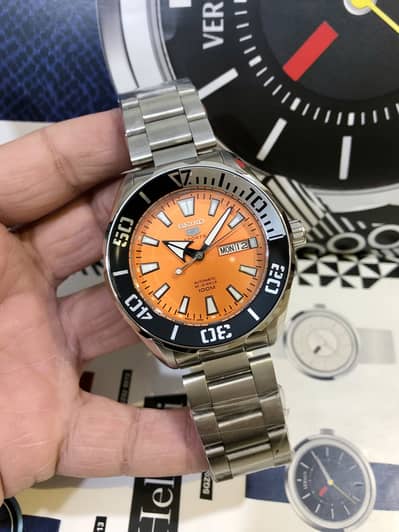 SEIKO SPORTS MODEL-AUTOMATIC MOVEMENT-NEW & ORIGINAL WATCH
