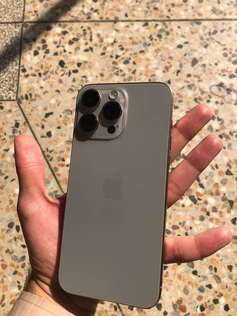 Apple iPhone 15 Pro Max 1