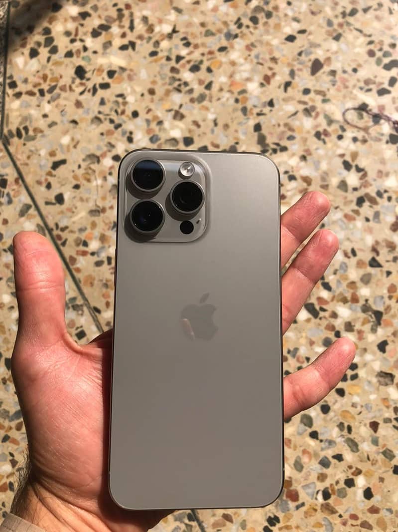 Apple iPhone 15 Pro Max 2