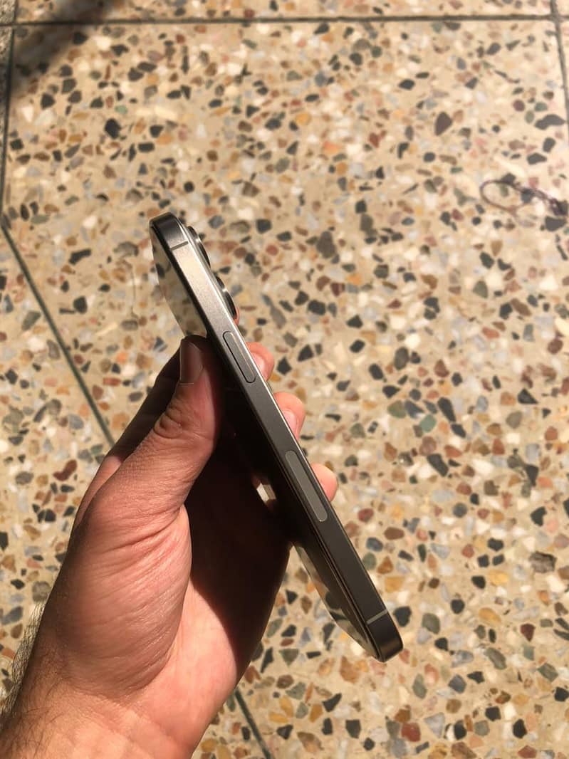 Apple iPhone 15 Pro Max 3