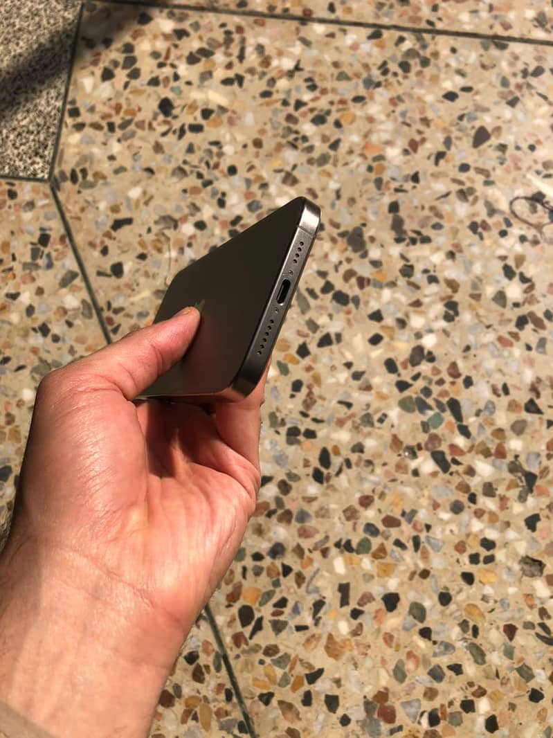 Apple iPhone 15 Pro Max 5