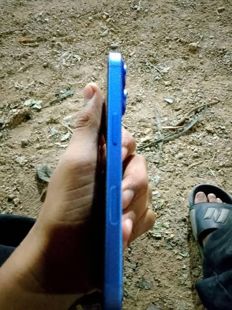 Apple iPhone 16 4