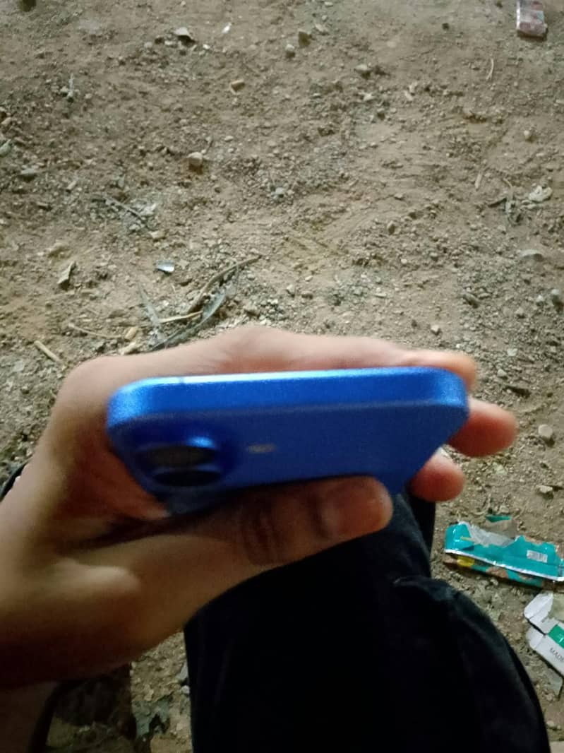 Apple iPhone 16 5