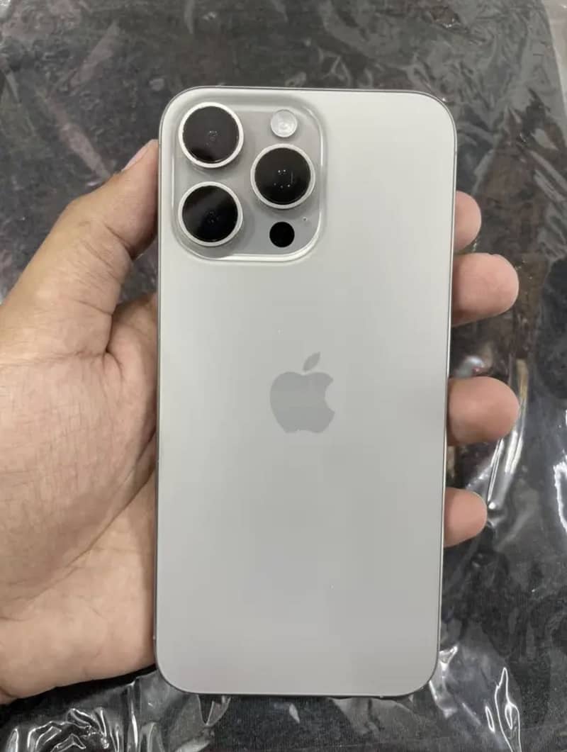 Apple iPhone 15 Pro Max 0