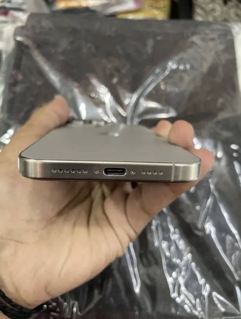 Apple iPhone 15 Pro Max 1