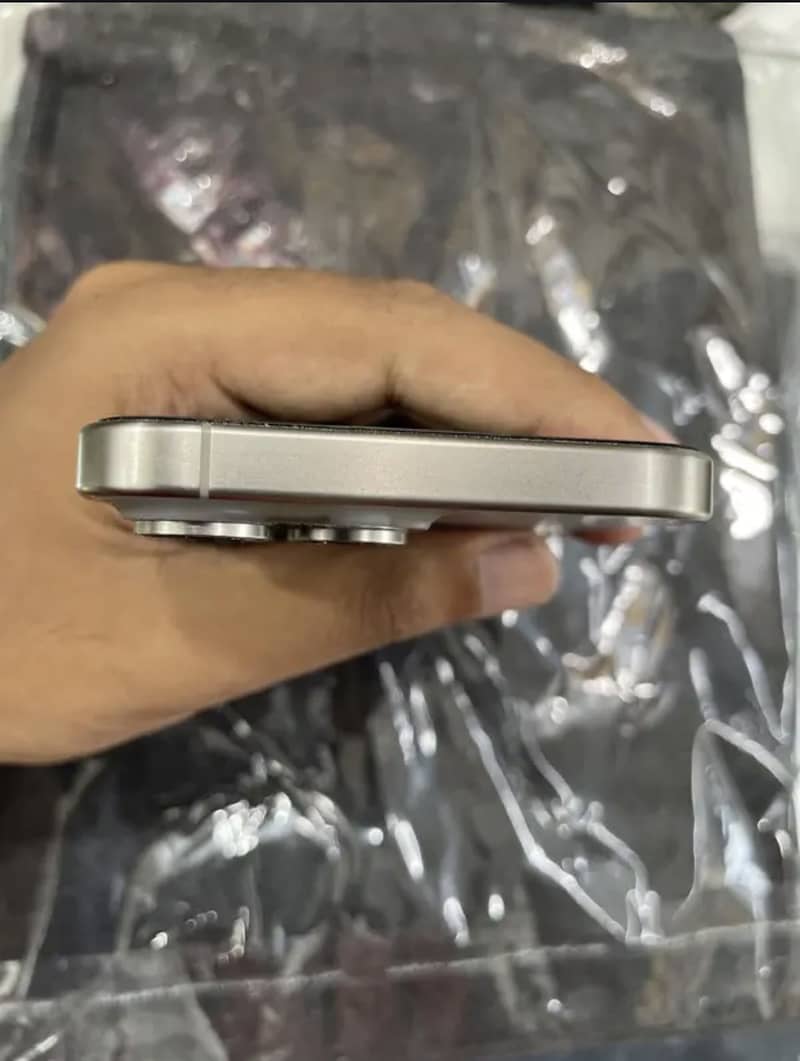 Apple iPhone 15 Pro Max 3