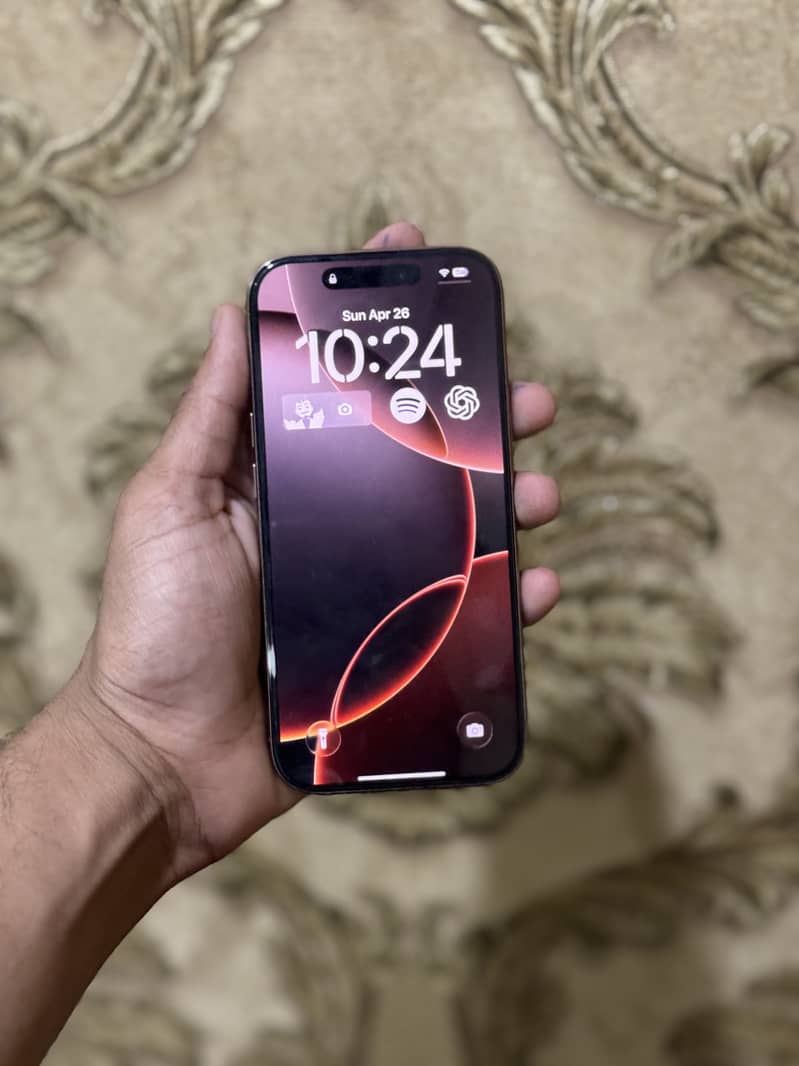 Apple iPhone 16 Pro 1