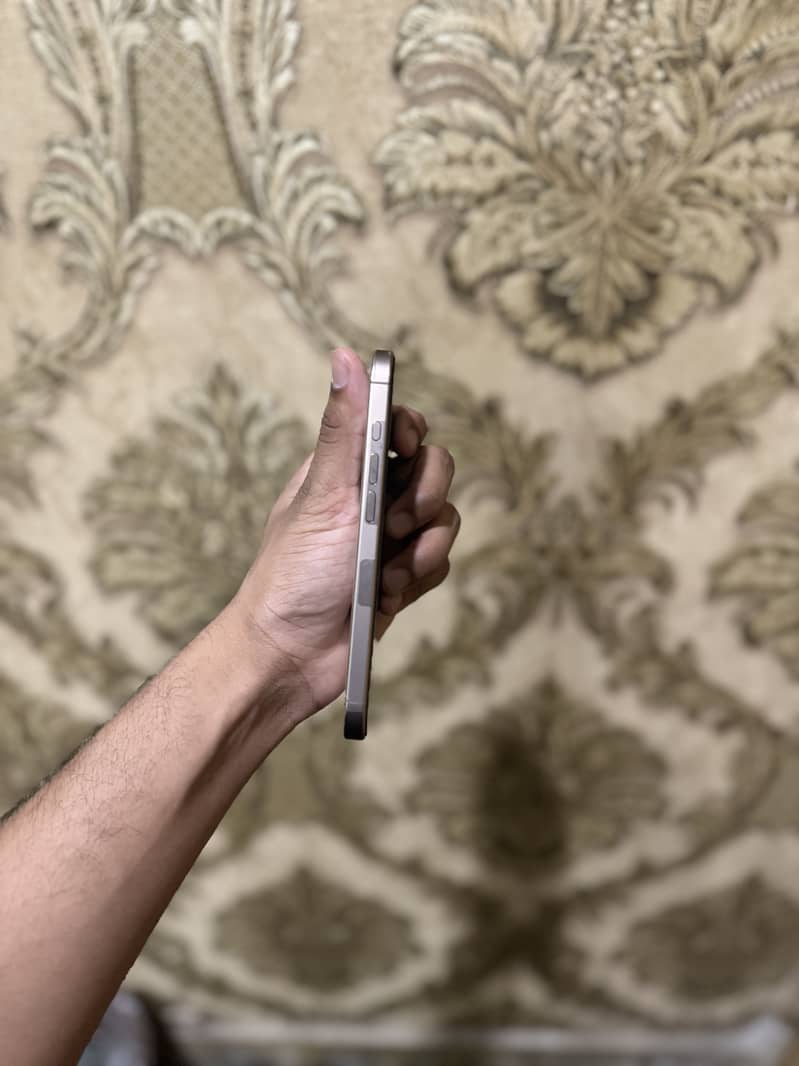 Apple iPhone 16 Pro 5