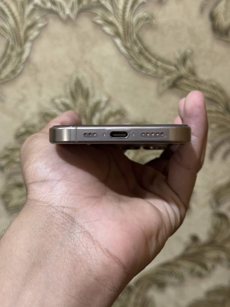 Apple iPhone 16 Pro 6