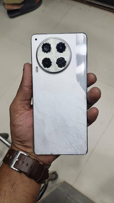 Tecno Camon 30 Dual sim pta 8 256 with box only urgent sale