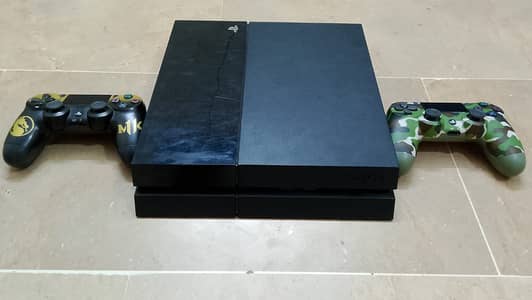 Ps4 fat console with 02 controllers. 500 GB. Jailbreak.  Fresh pcs.