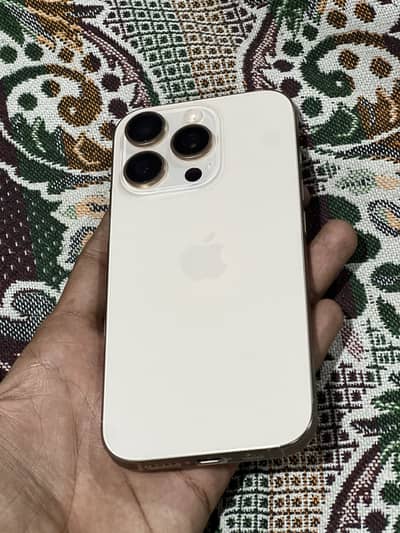 Apple iPhone 16 Pro jv
