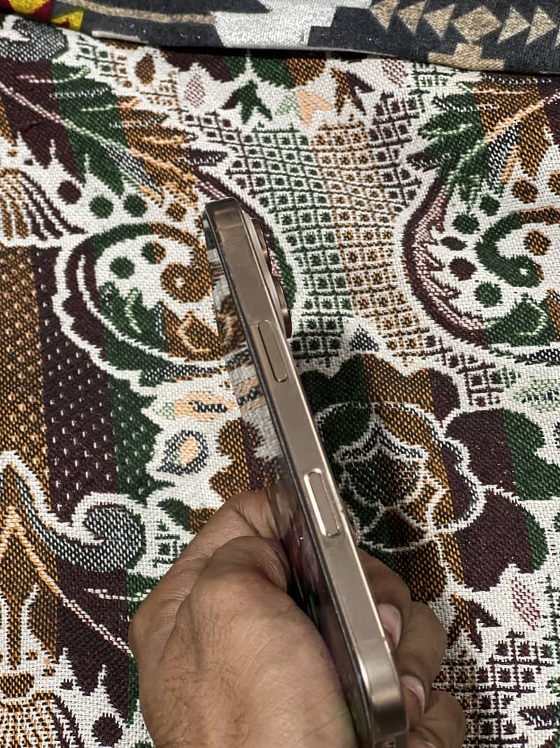 Apple iPhone 16 Pro jv 1