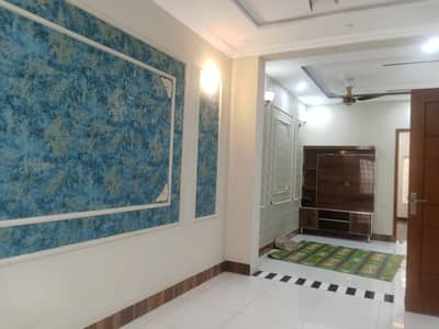BRAND NEW 5 MARLA DOUBLE STORY LUXURY HOUSE NEAR JOHAR TOWN