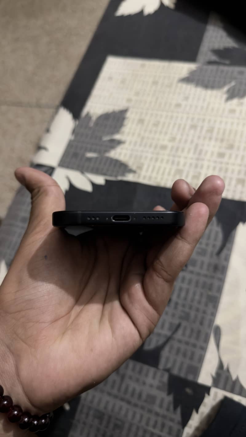 Apple iPhone 15 4