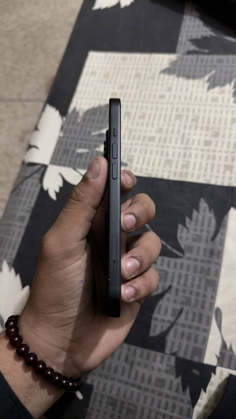 Apple iPhone 15 6