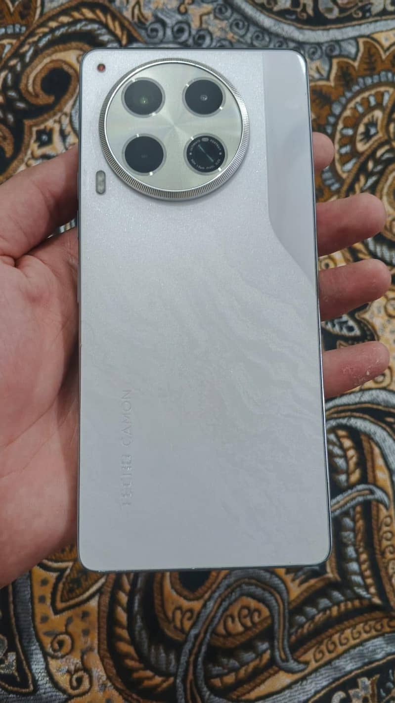 Tecno CAMON 30 1