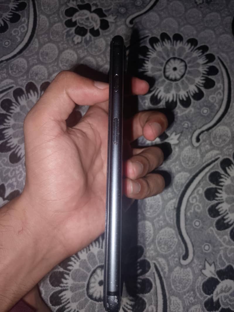 Apple iPhone 8 Plus 3