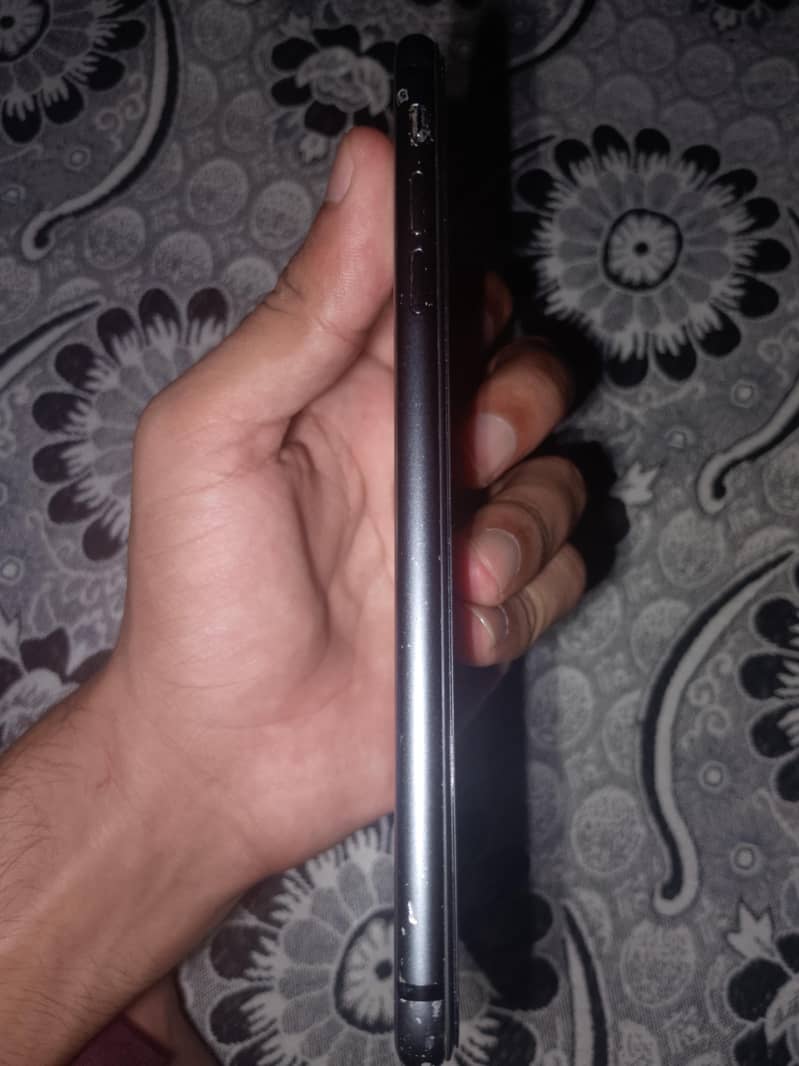Apple iPhone 8 Plus 4