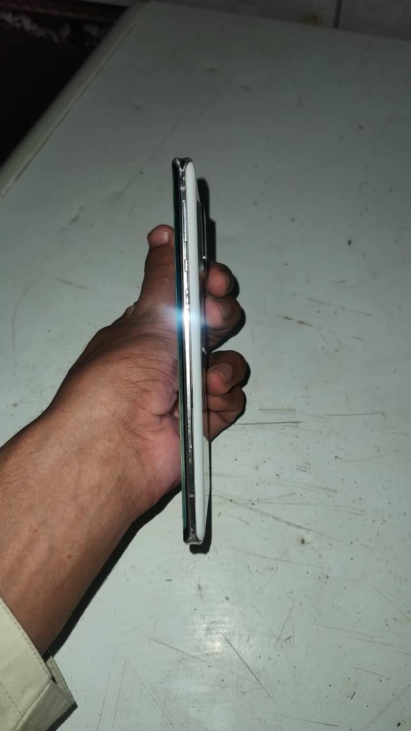 Sharp Aquos Crystal 3