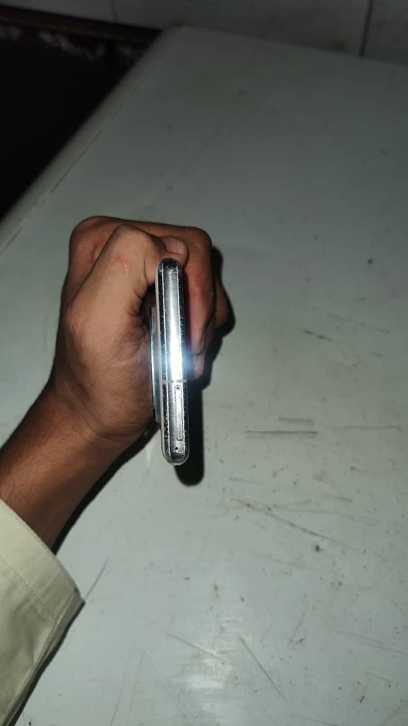 Sharp Aquos Crystal 5