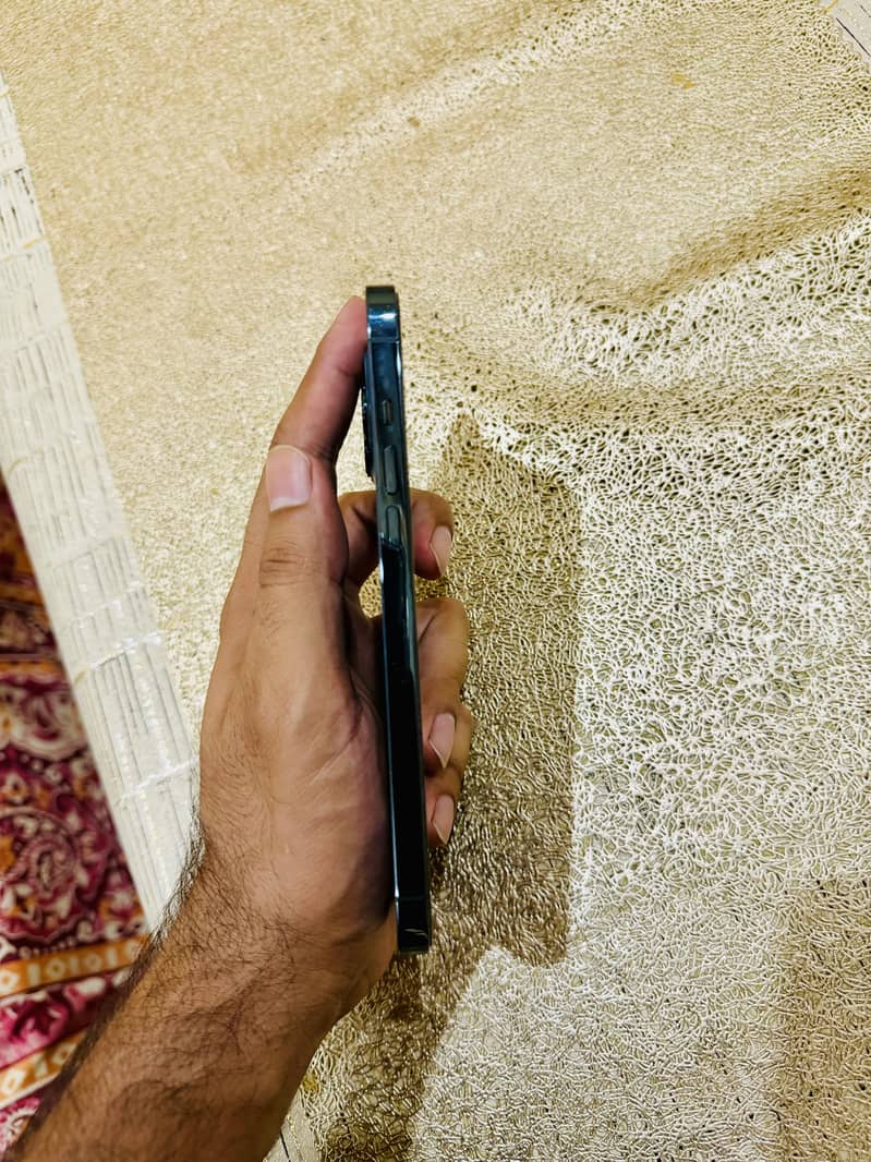 Apple iPhone 12 Pro Max 4