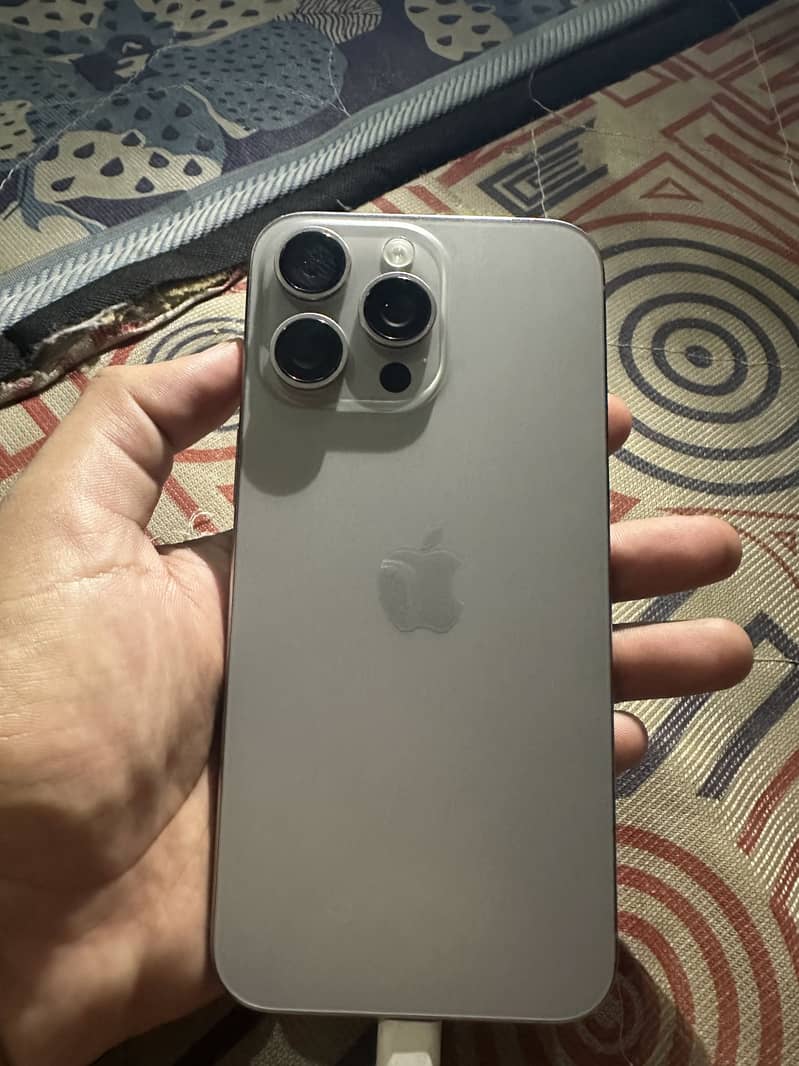 Apple iPhone 15 Pro Max 0