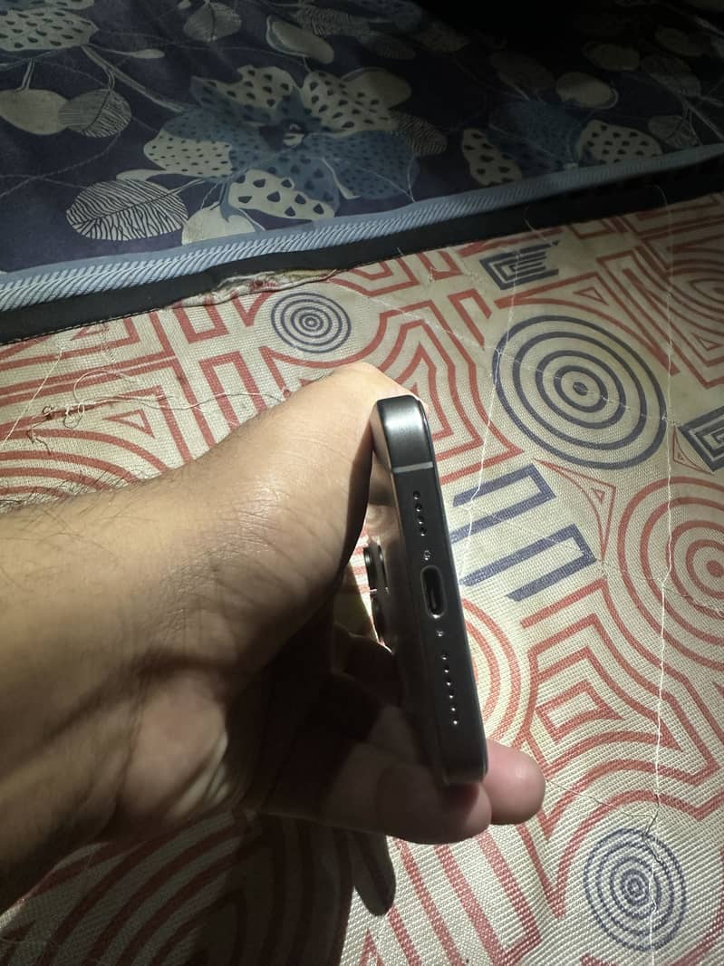 Apple iPhone 15 Pro Max 1