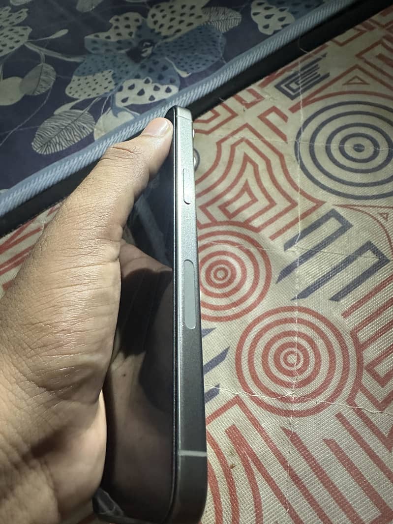 Apple iPhone 15 Pro Max 2