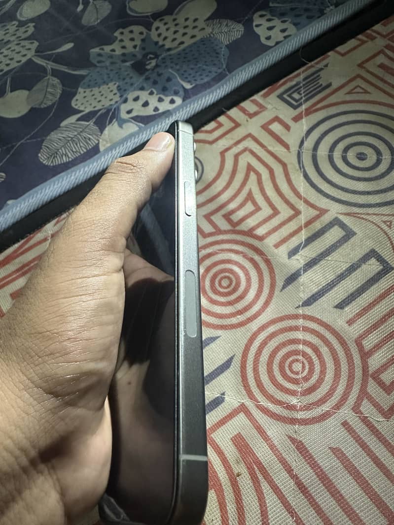 Apple iPhone 15 Pro Max 3