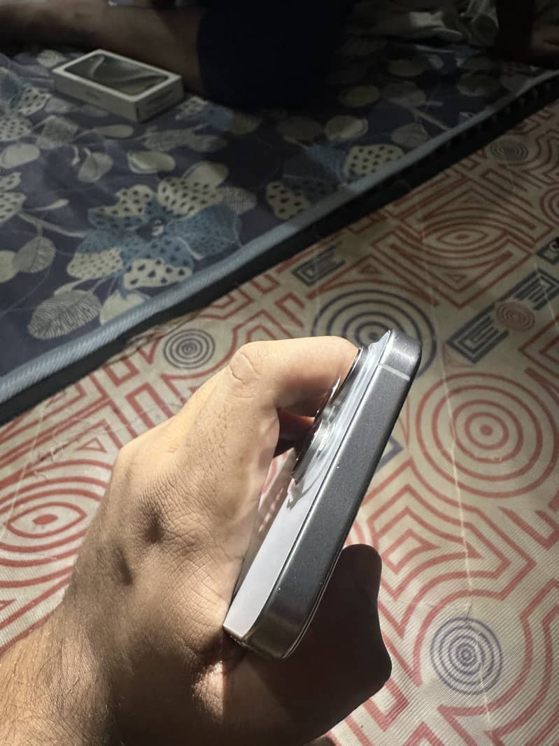 Apple iPhone 15 Pro Max 4