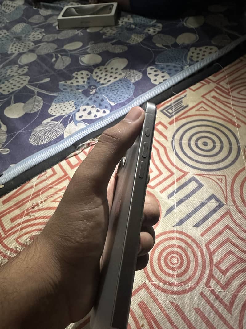 Apple iPhone 15 Pro Max 6