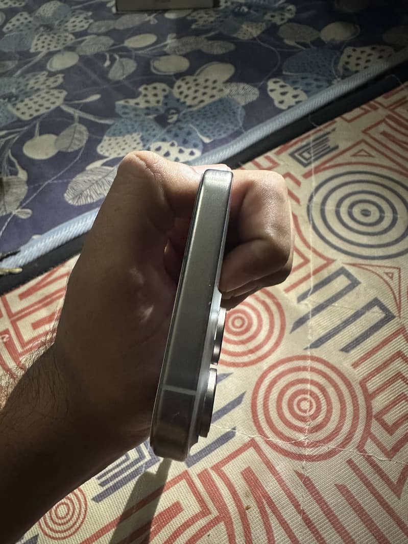 Apple iPhone 15 Pro Max 8
