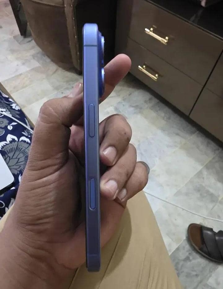 Apple iPhone 16 jv 1