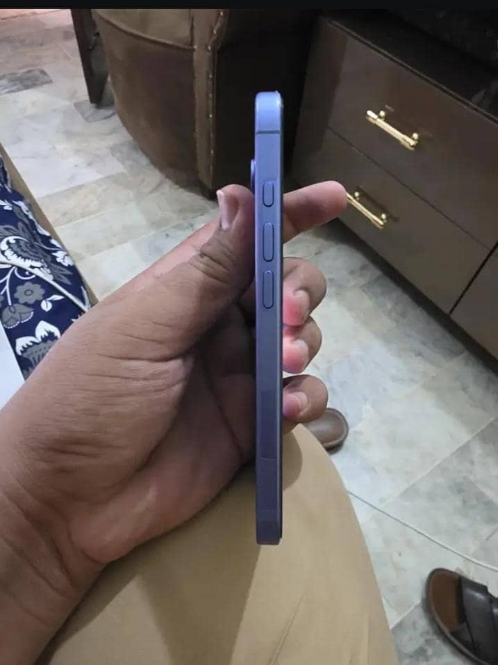 Apple iPhone 16 jv 4