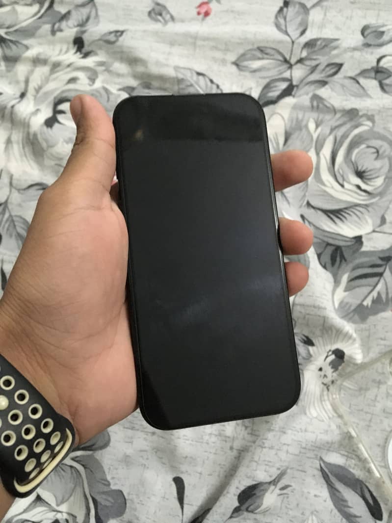 Apple iPhone 16 4
