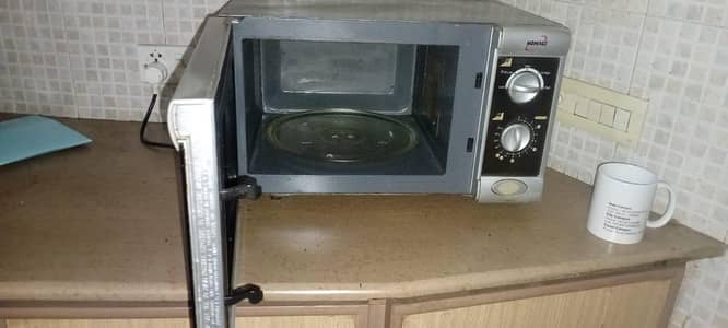 Homage Microwave 24 liter for sale in wapda town Lahore.
