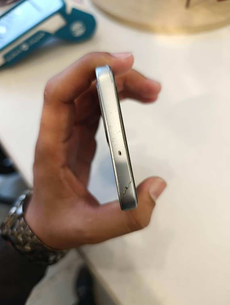 Oppo A6 Pro 3