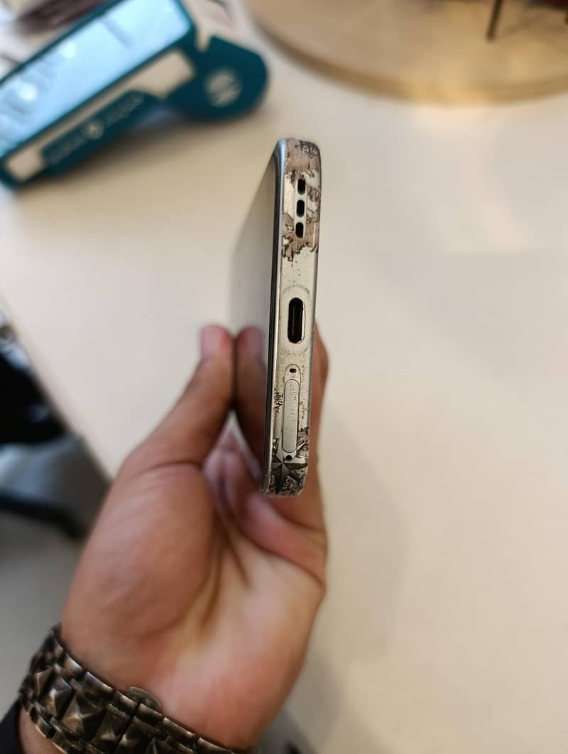 Oppo A6 Pro 5
