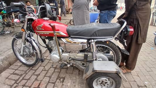 Honda 125 for sale with Sporting Wheels & with out side Wheels 185000