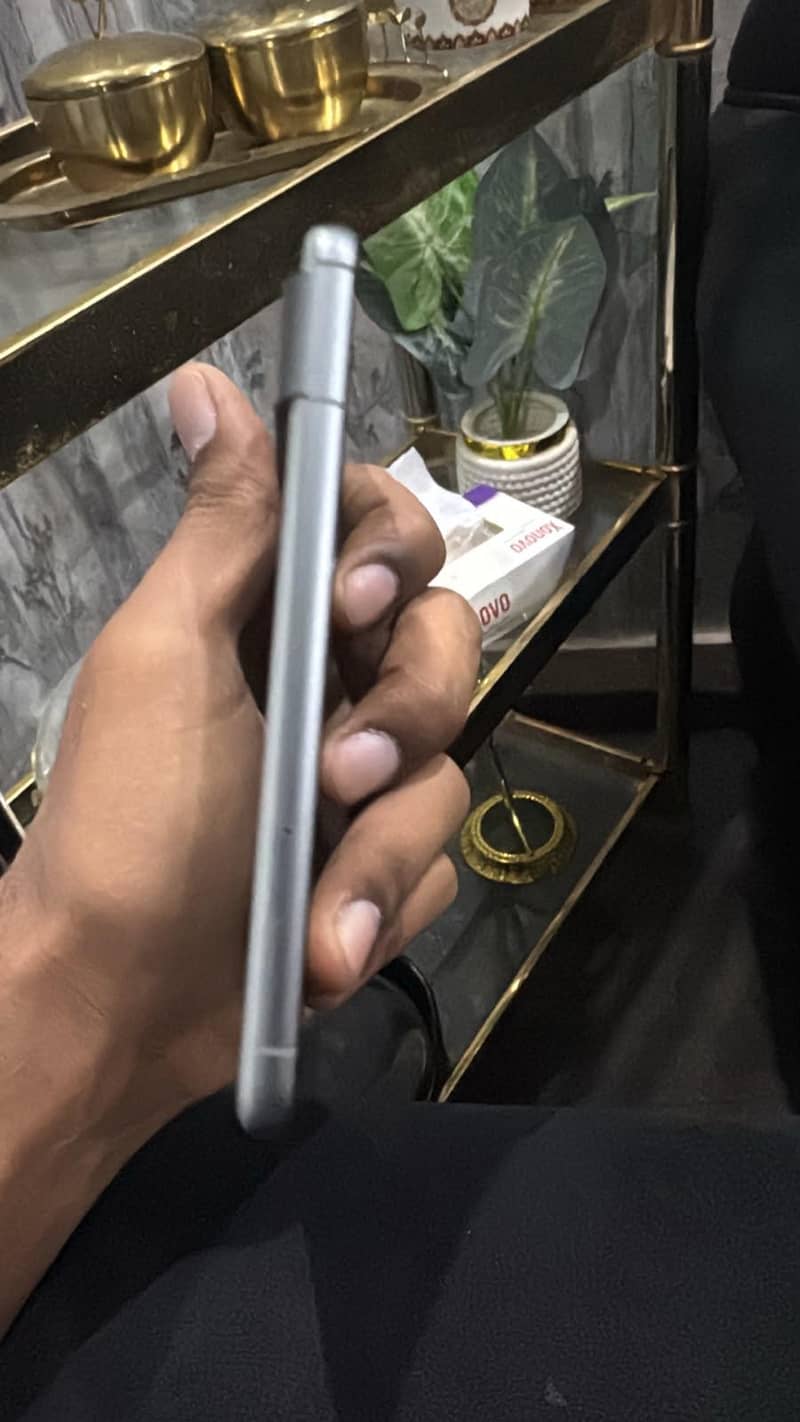 Google Pixel 8 4