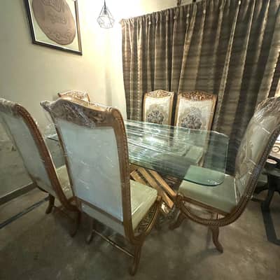 Elegant Fancy Dinning Table