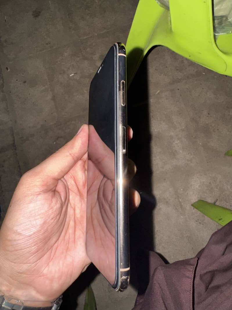 Apple iPhone XS Max 1