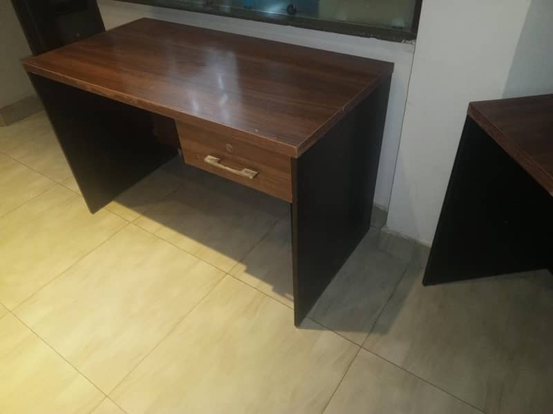 office table in walnut for managers 3