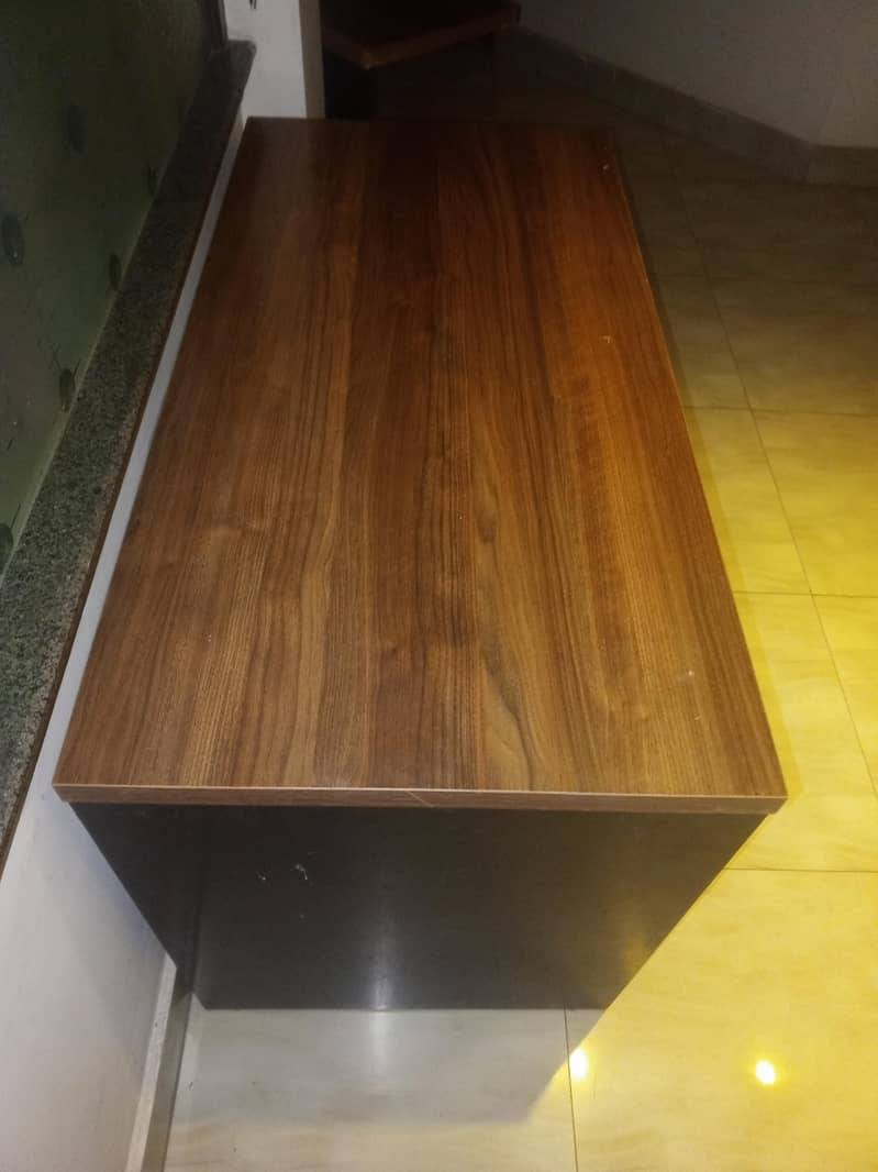 office table in walnut for managers 4