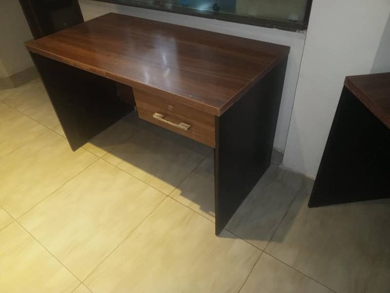 office table in walnut for managers 5
